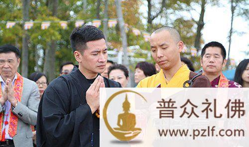 两位法师告诉何晟铭，佛教的皈依是一种注册，不是出家，是对个人行为的一种规范2.jpg